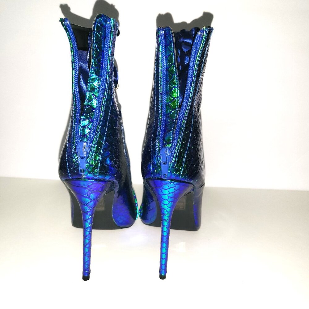 AMI CLUBWEAR | Blue Laced Green Scaled Heels - Picture 5 of 9